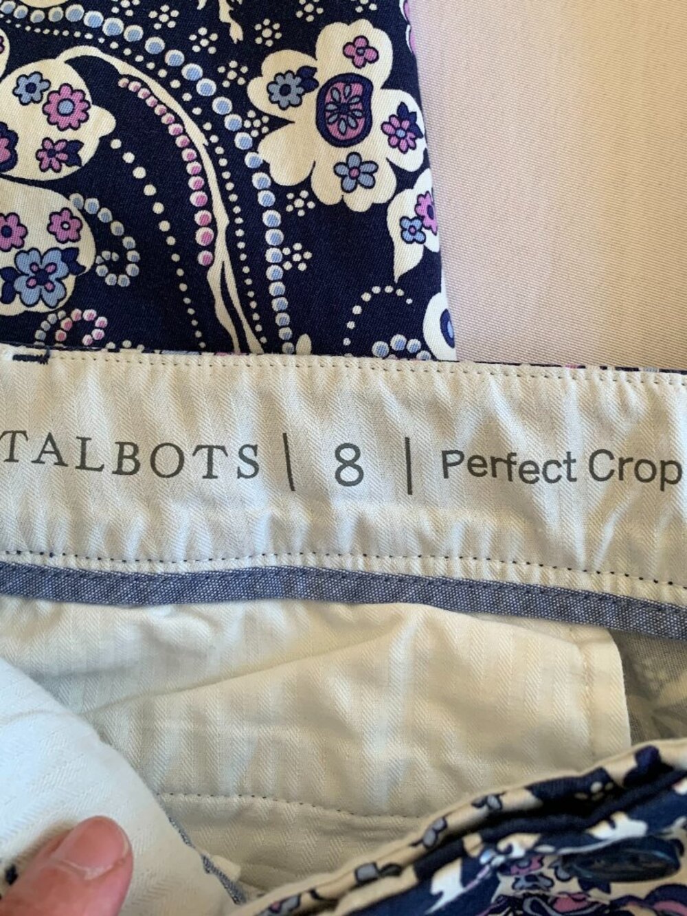 Talbots Size 8 Perfect Crop Pants Print Navy Lavendar - Picture 4 of 10